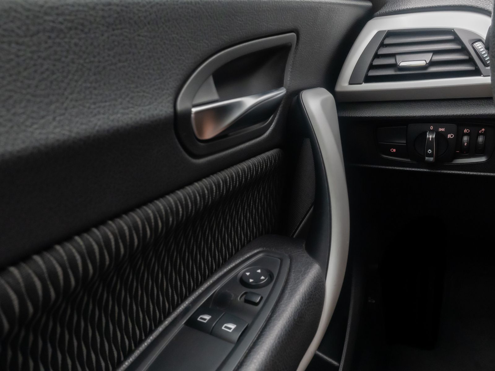 Fahrzeugabbildung BMW 116i Aut NaviBusiness Sitzheizung Freisprecheinr