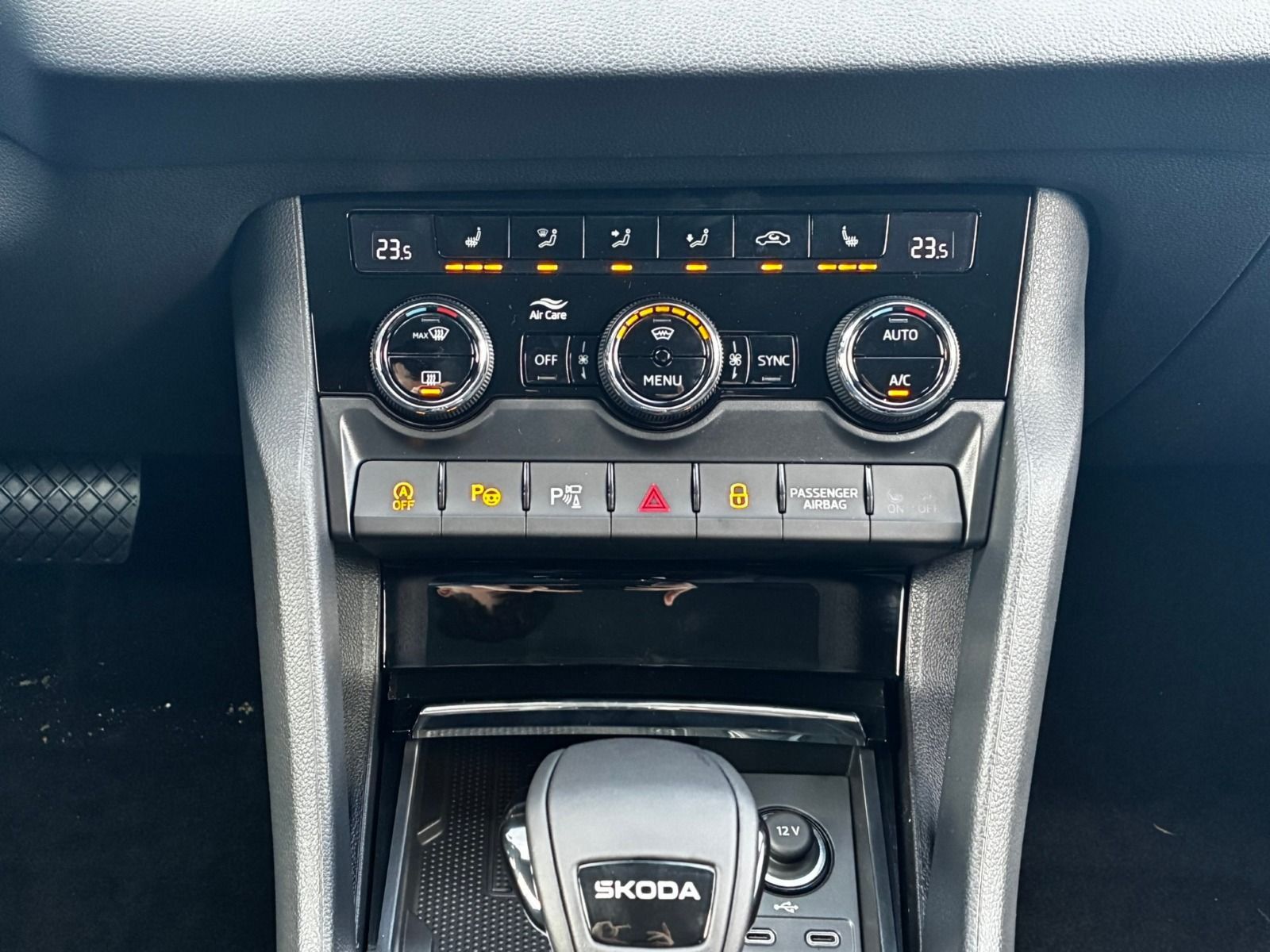 Fahrzeugabbildung SKODA Karoq 1.5 TSI ACT Selection OPF