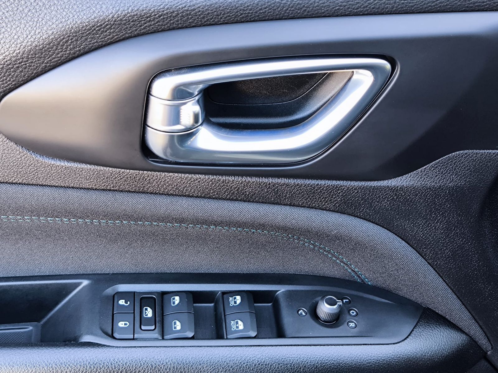 Fahrzeugabbildung Jeep Compass Upland 4WD PHEV VIRTU+NAVI+SHZ+KAM+ACC+