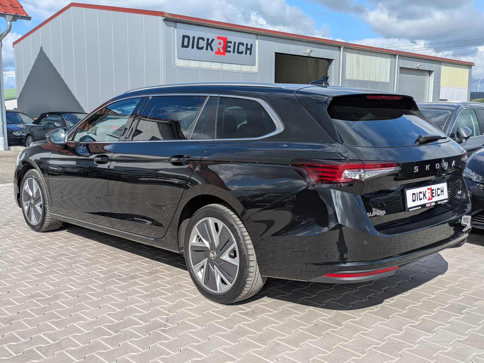 Fahrzeugabbildung SKODA Superb 2.0 TDI 4x4 Selection MATRIX*AHK*5J GAR.