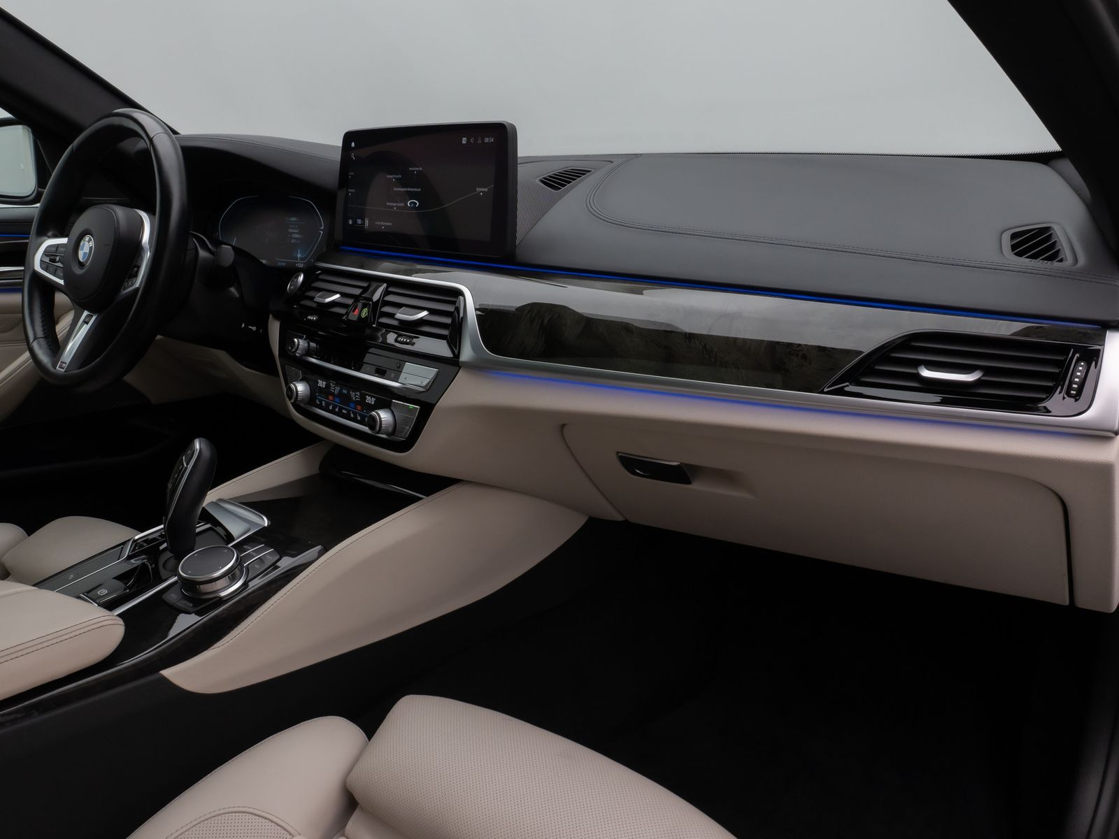 Fahrzeugabbildung BMW 520d Luxury Line Glasdach Kamera HUD DAB H/K 19"
