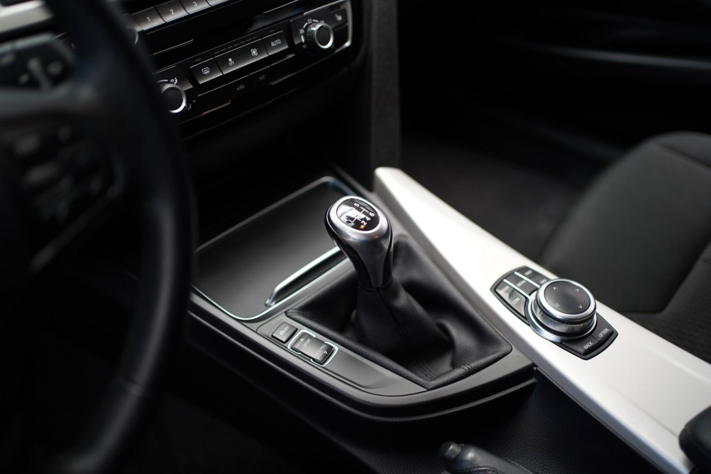 Fahrzeugabbildung BMW 318d Advantage +LED+Navi+Sitzheizung+Einparkhilf