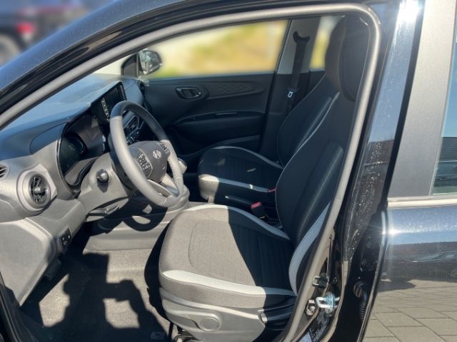 Fahrzeugabbildung Hyundai i10 Trend 1.0 A/T (MY25) Komfortpaket Navi Klima