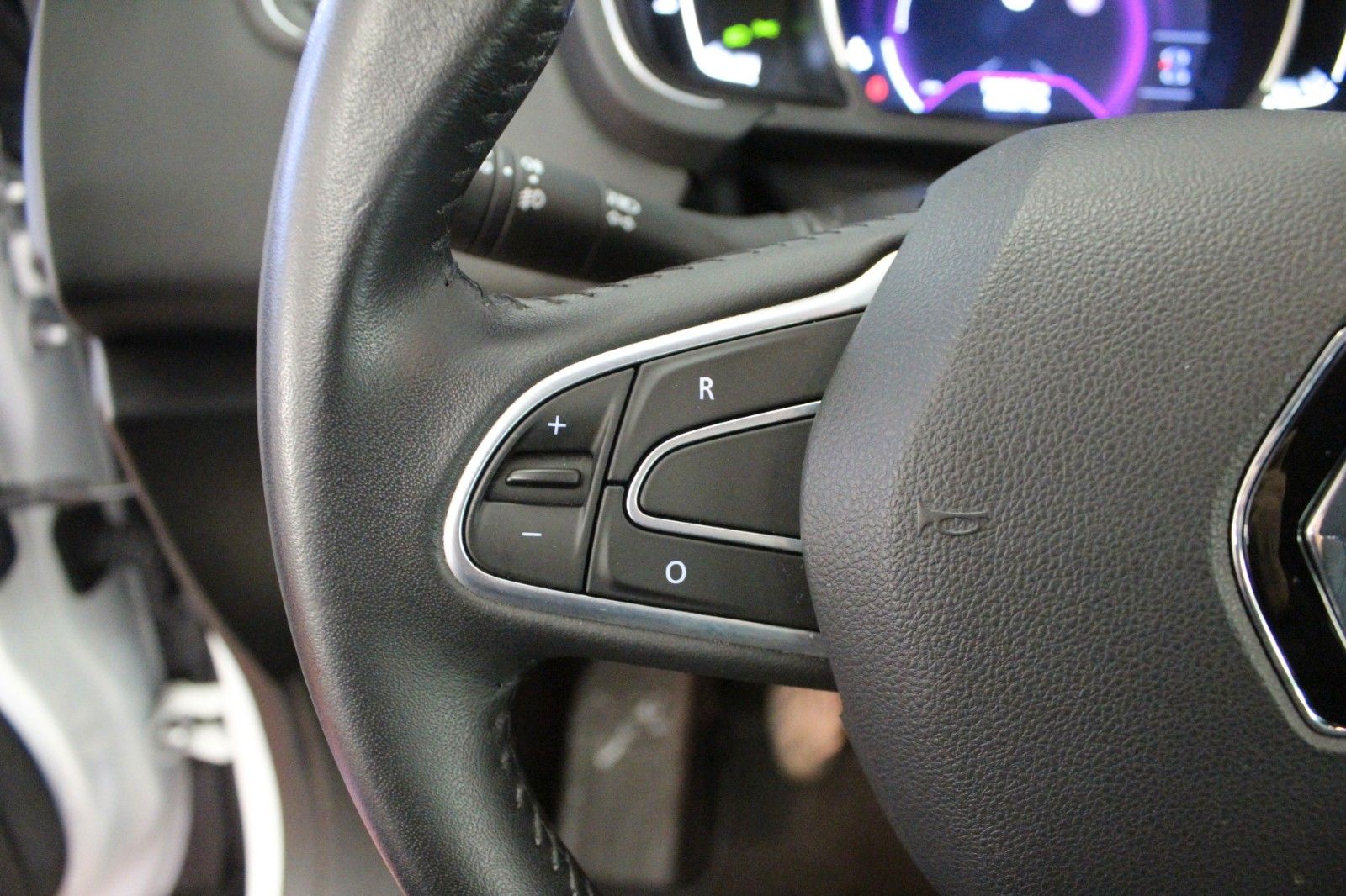 Fahrzeugabbildung Renault Grd Scenic Tce 140 Deluxe*R-Link*Sitzhzg*