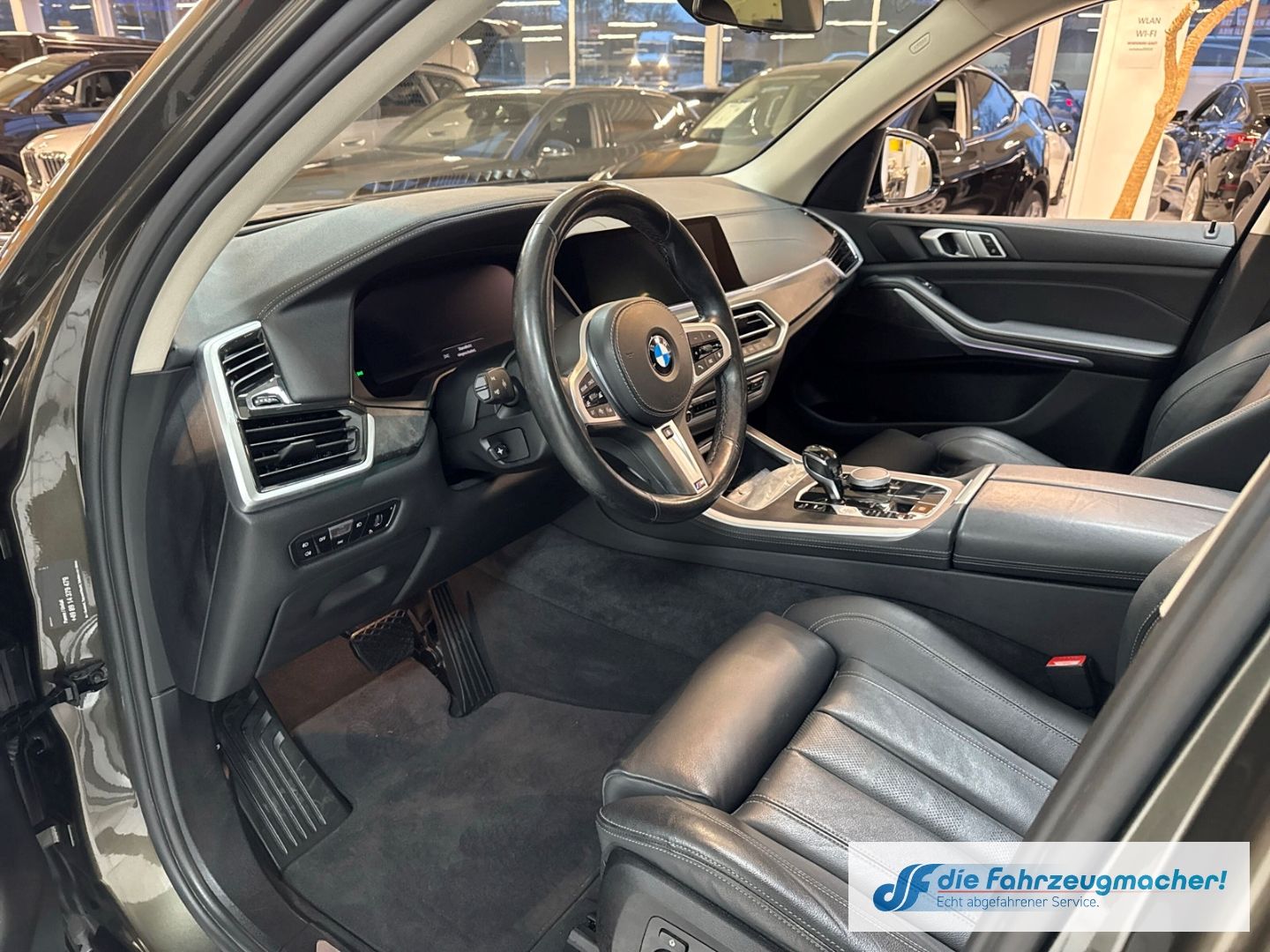 Fahrzeugabbildung BMW X5 xDrive 30d xLine M-Paket Laserlicht HUD Stand