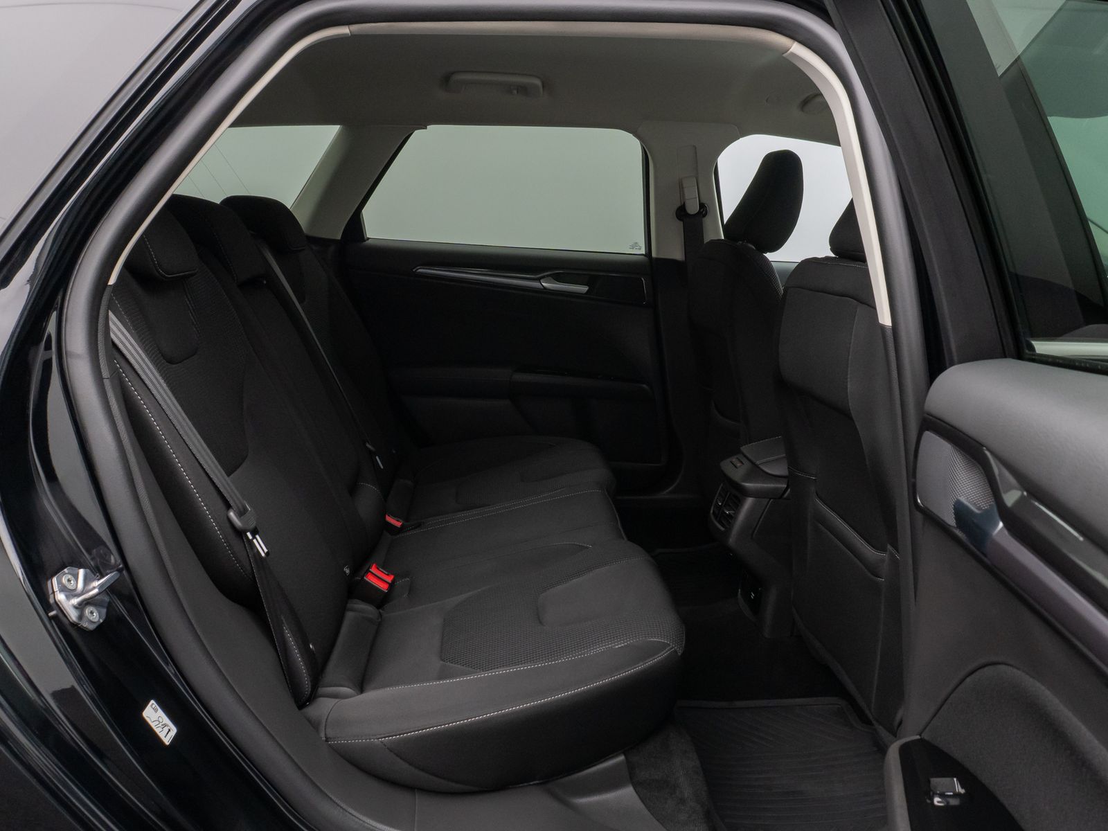 Fahrzeugabbildung Ford Mondeo Turnier Titanium Kamera AHK Winter 8fach