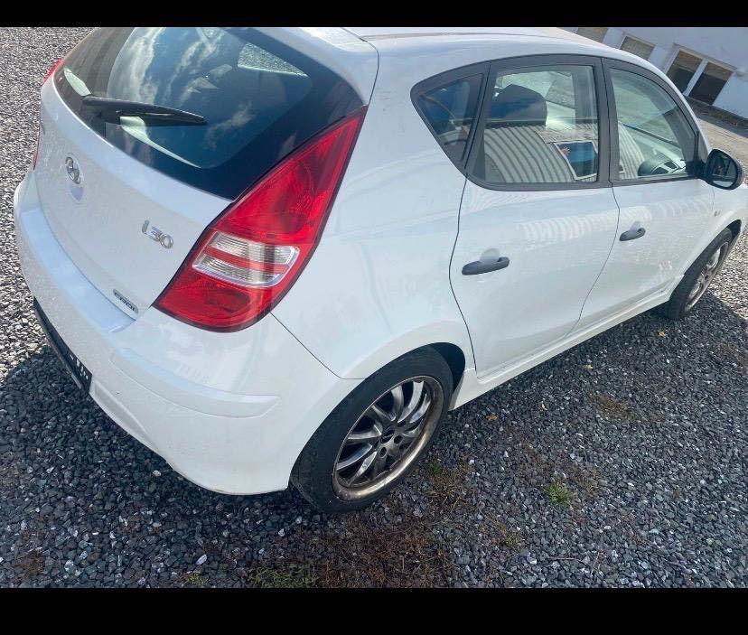 Hyundai i30 2011 — photo 7