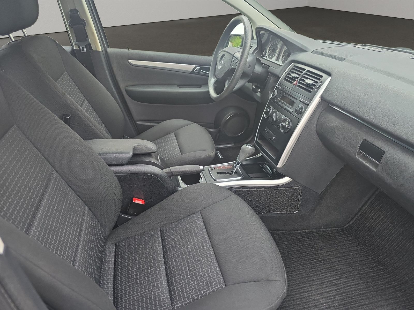 Fahrzeugabbildung Mercedes-Benz B -Klasse 200 AUTOMATIK SERVICE NEU TEMP KLIMA