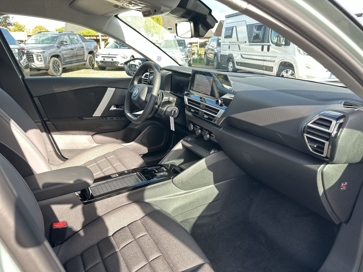 Fahrzeugabbildung Citroën C4 Plus 1.2 PureTech 130 AT8 Navi CarPlay SHZ