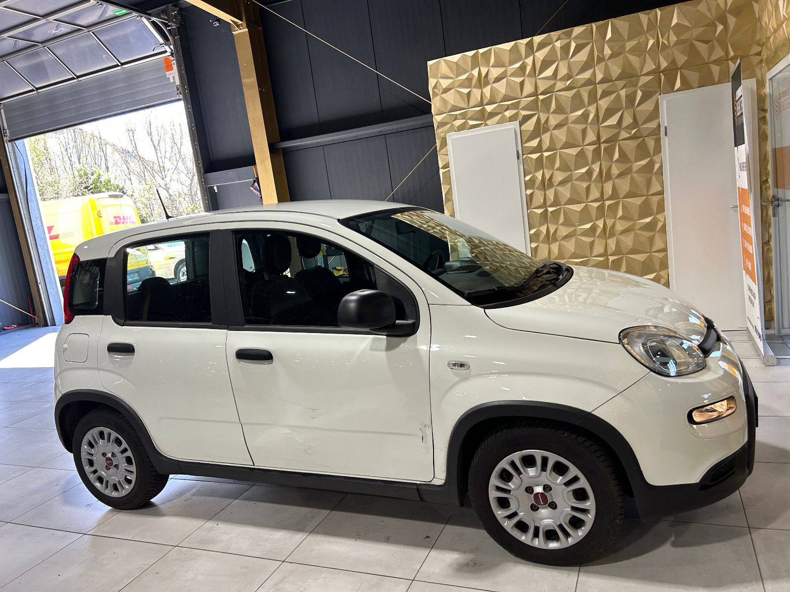 Fahrzeugabbildung Fiat Panda Base/KLIMA/4-TÜRER/DAB/ALLWETTER