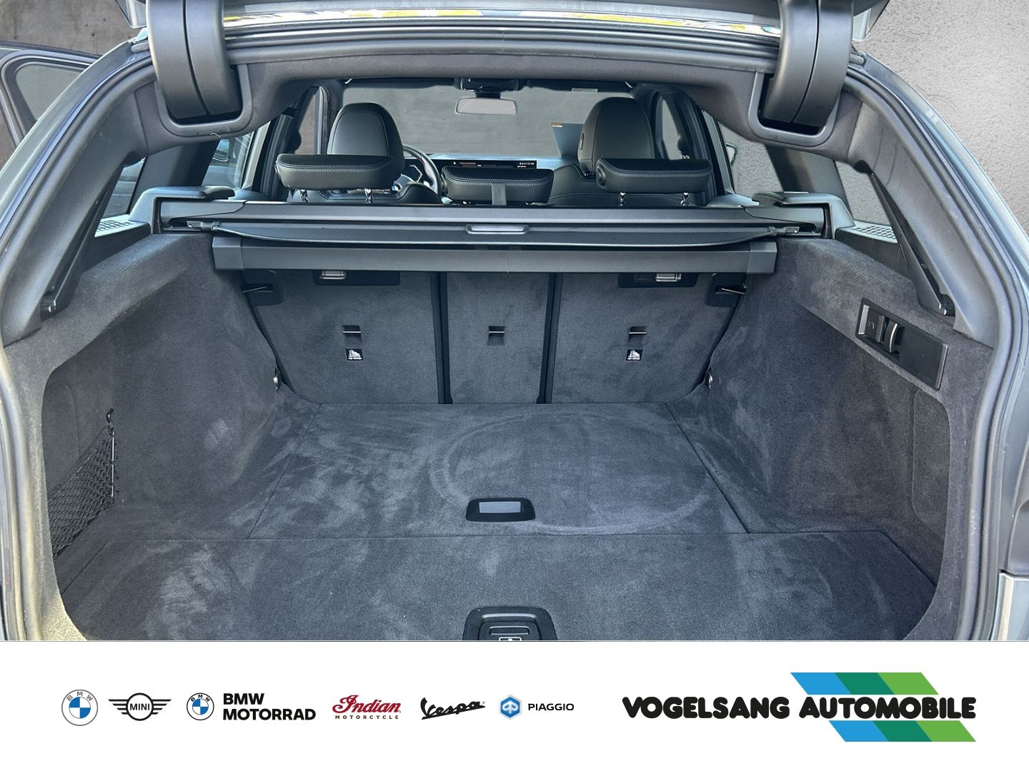 Fahrzeugabbildung BMW 318 iTouring,M Sport,HeadUp,Rückfahrk.,DrivingAs