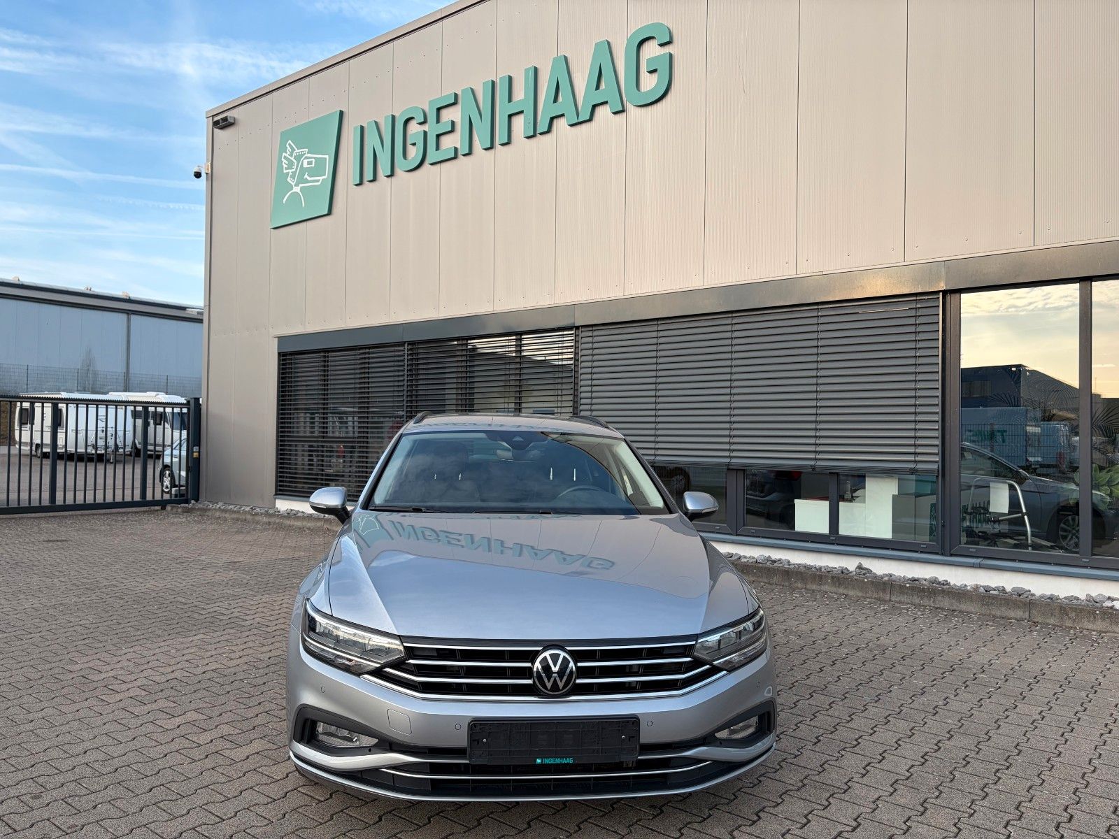Fahrzeugabbildung Volkswagen Passat Variant Business 1.5 TSI Comfort DSG AHK