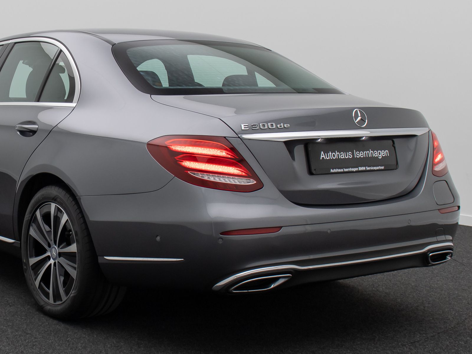 Fahrzeugabbildung Mercedes-Benz E 300 de Widscreen 360&deg; DAB AHK FahrAss HiFi 18"