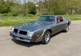 Pontiac Firebird Trans Am - Pontiac mit Benzin-Antrieb