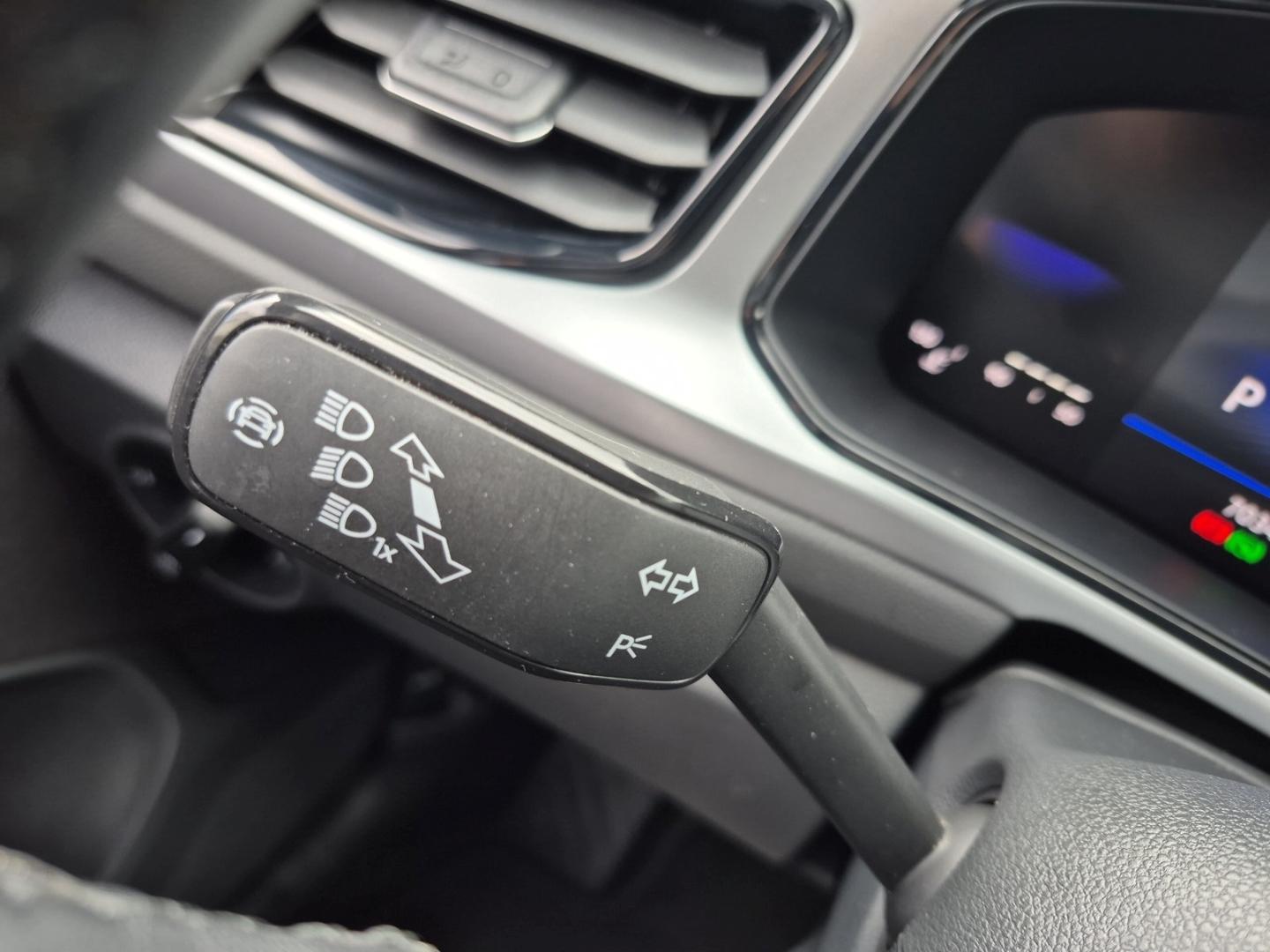 Volkswagen T-Roc Life DSG LED Sitzheizung LM PDC, миниатюра 18