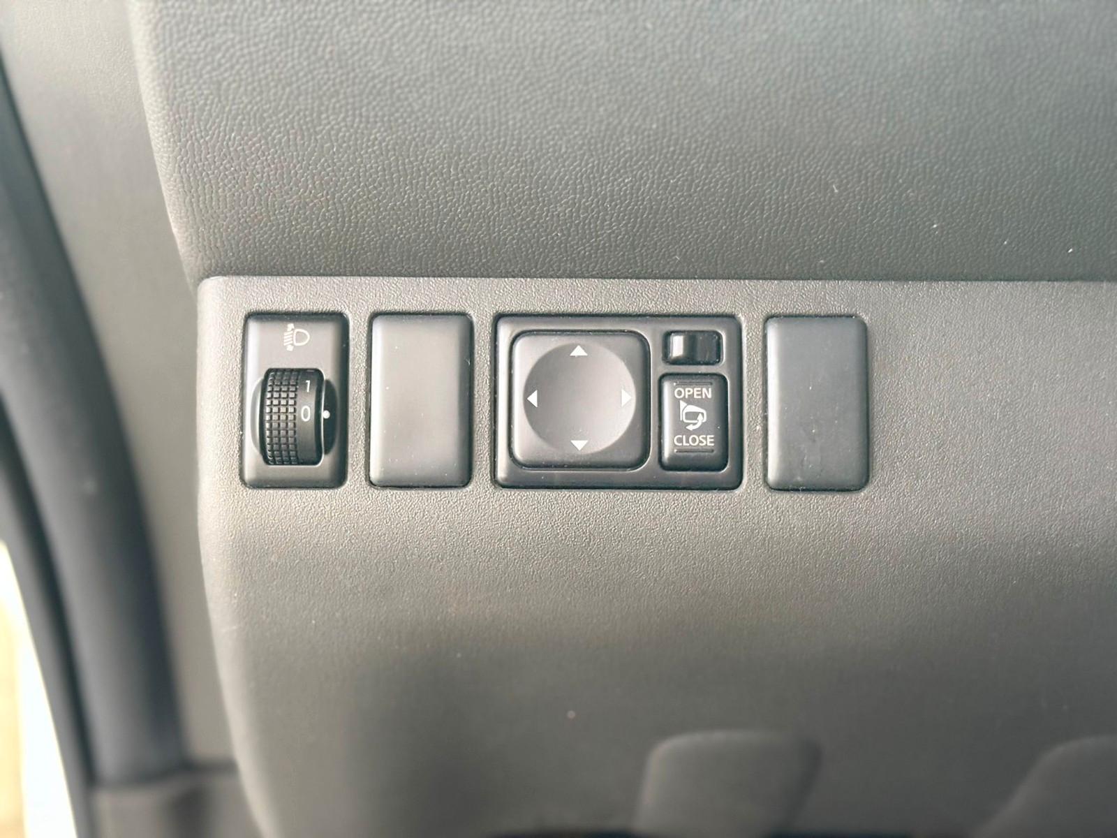 Nissan Navara Double cabine 3.0 231ch - Attelage - Régulateur - Ecran tactile - Sièges chauffants