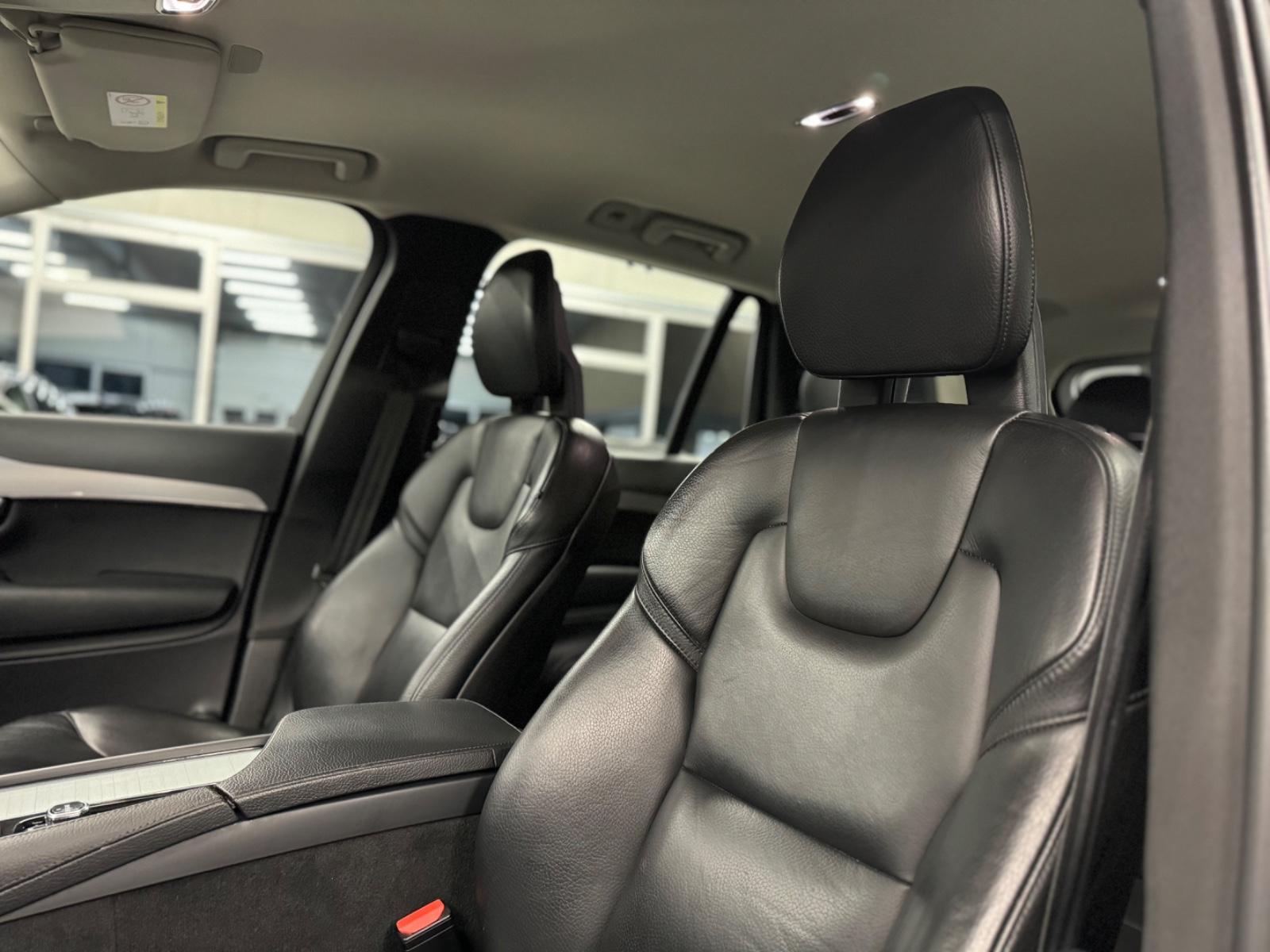 Volvo XC 90 Momentum AWD Navi SHZ LHZ LED 7-Sitzer