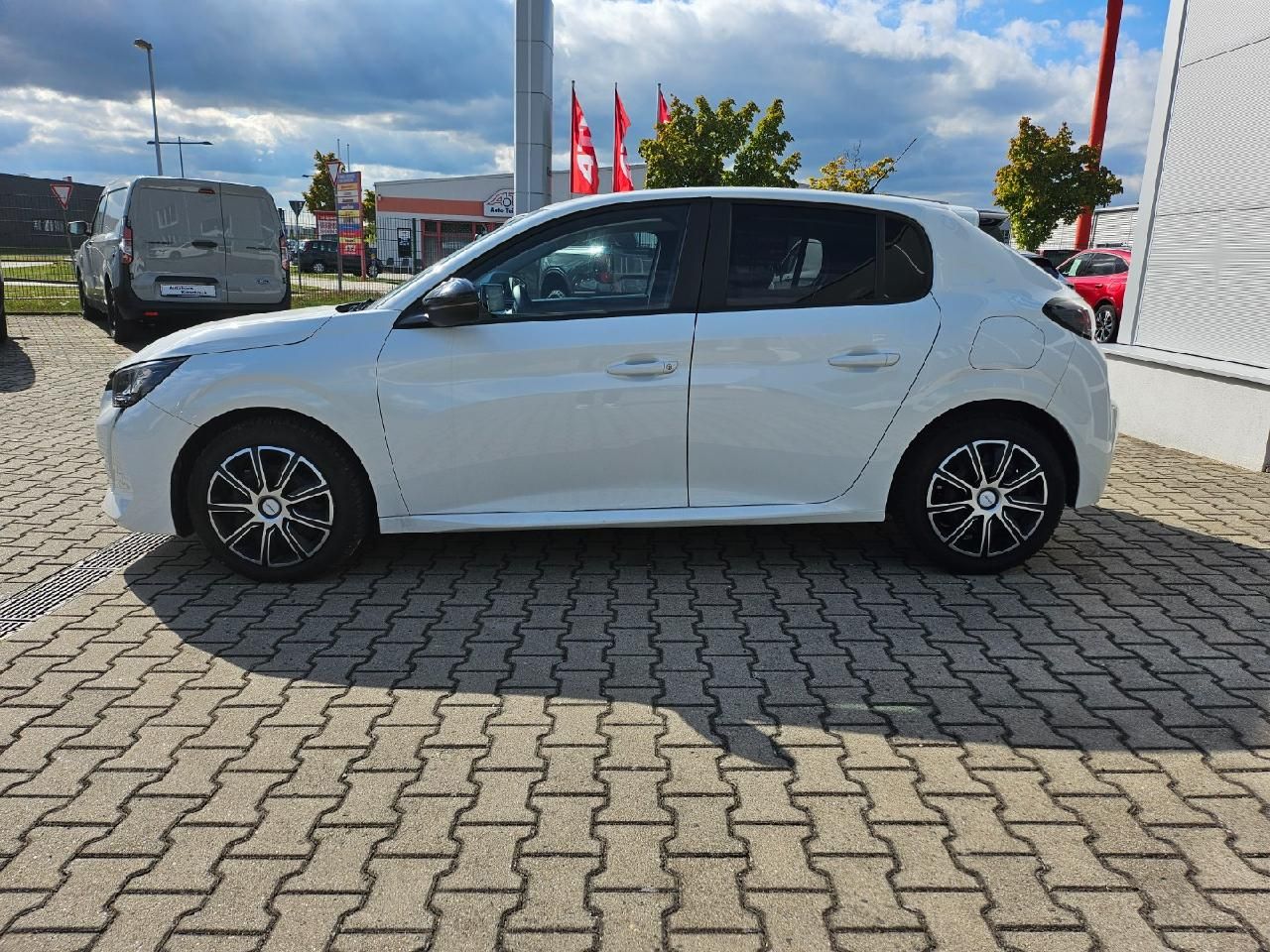 Fahrzeugabbildung Peugeot Active Pack Winterräder DAB, LED, ESP
