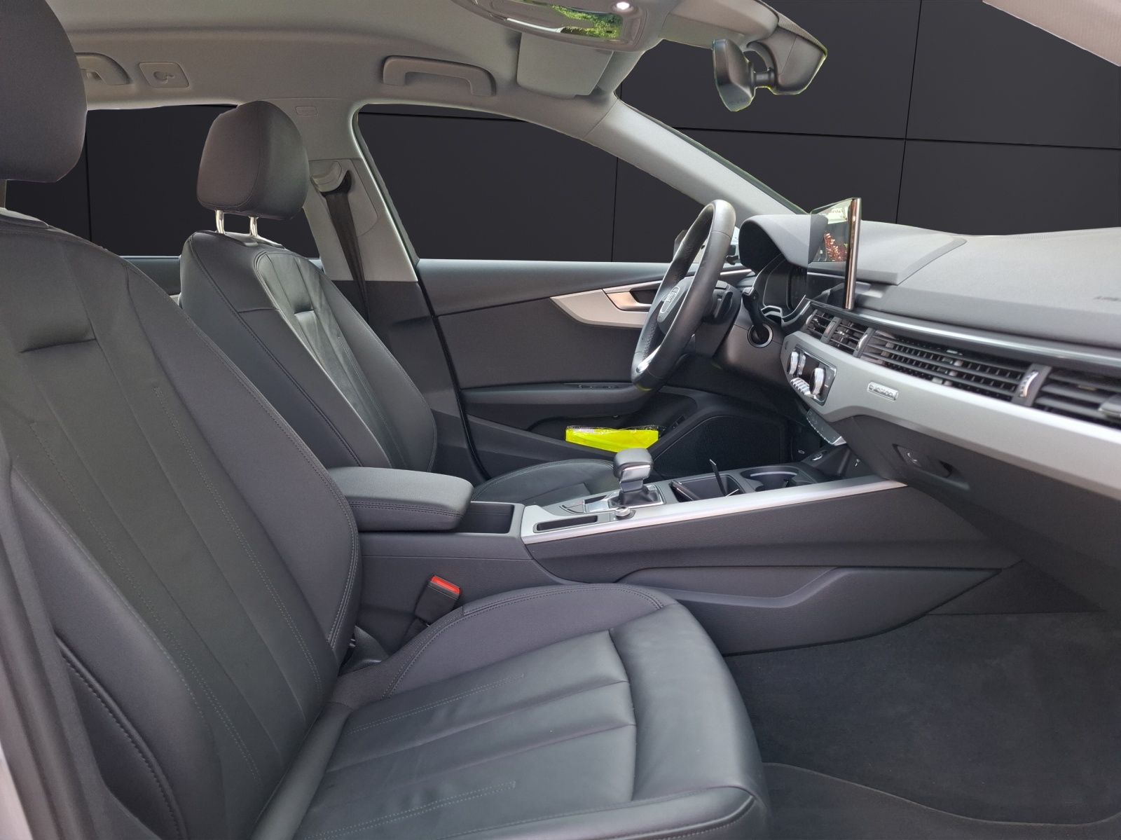 Fahrzeugabbildung Audi A4 Avant 40 TFSI advanced quattro S-tronic Navi