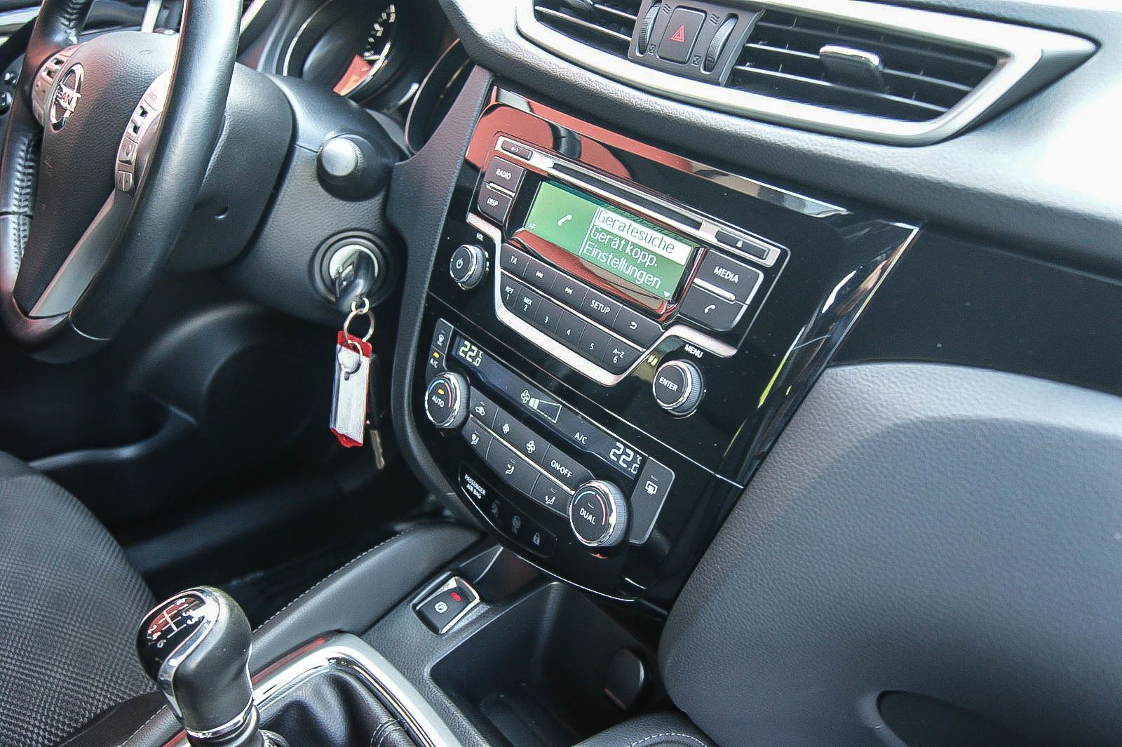 Fahrzeugabbildung Nissan Qashqai 1.2 Acenta 4x2 1 HAND AHK SIZHG 22.324KM