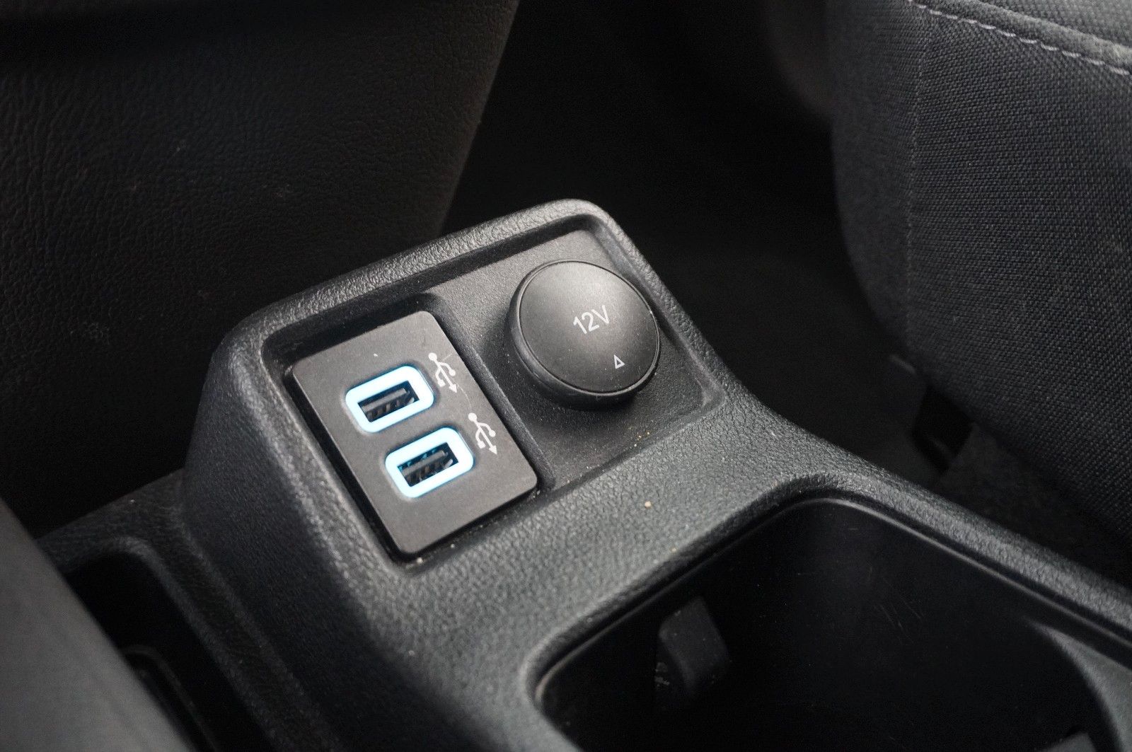 Fahrzeugabbildung Ford Tourneo Connect 1.5D TREND 5-SITZ NAVI/KAMERA