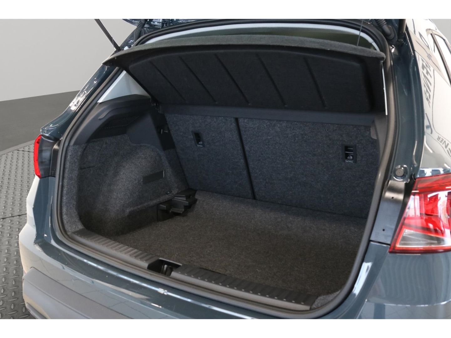 Fahrzeugabbildung SEAT Arona Road Edition Tempo Navi DAB LED PDC SHZ