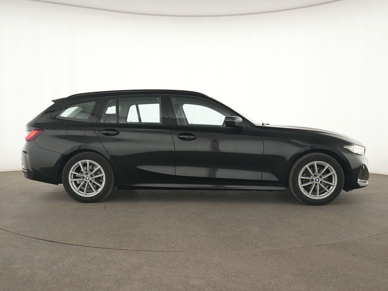 BMW 318i Touring LED|Kamera|HuD|Park-Assist|SHZ|Temp foto 5