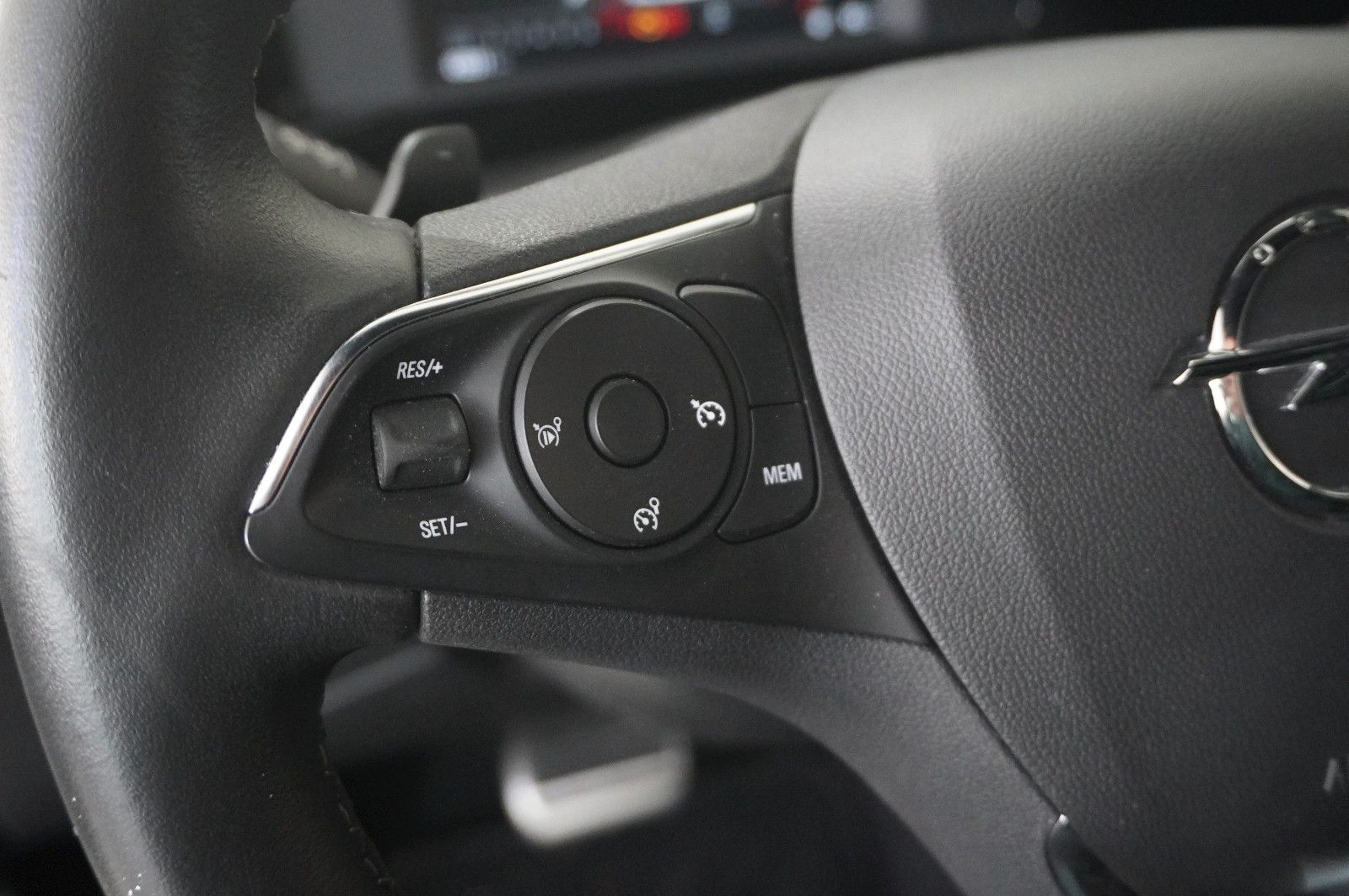 Fahrzeugabbildung Opel Mokka 1.2T GS LINE NAVI/LED/KAMERA/SPORT/DAB+