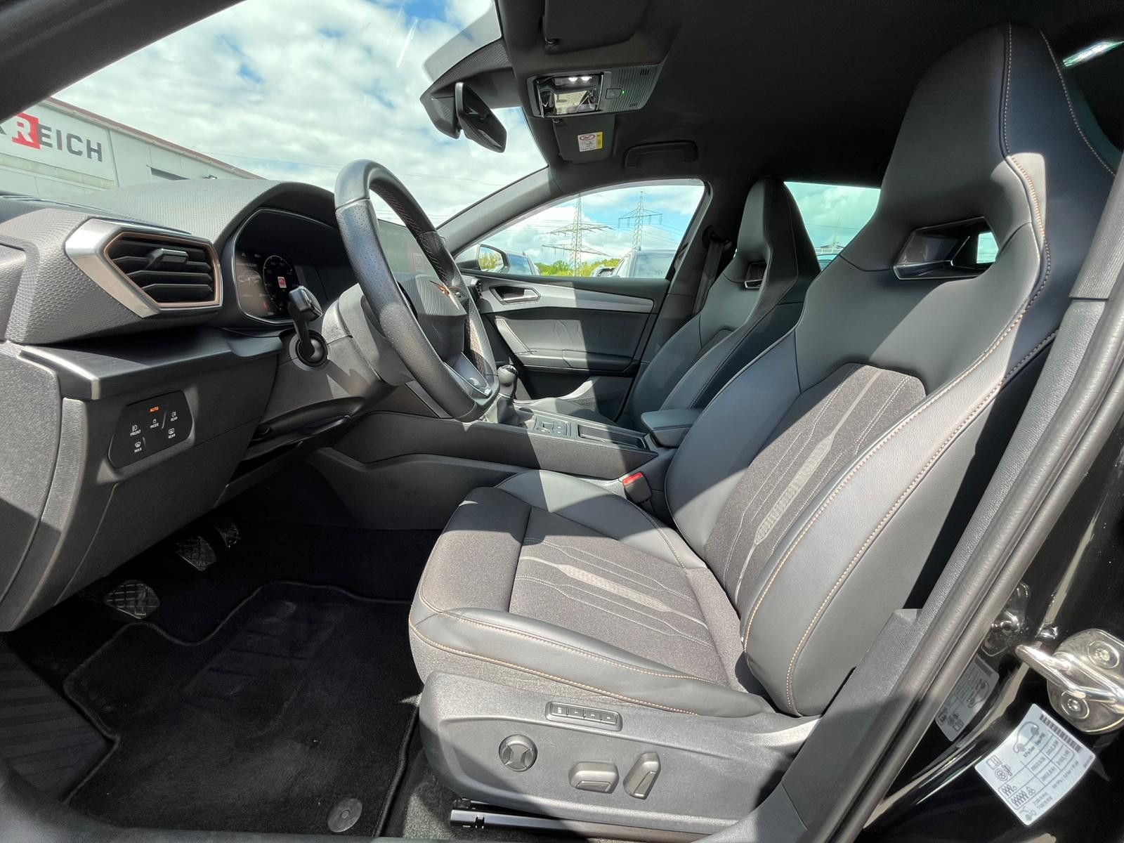 Fahrzeugabbildung CUPRA Leon 1.5 TSI LED*NAVI*APP*SHZ*KAMERA*ACC*MEMORY