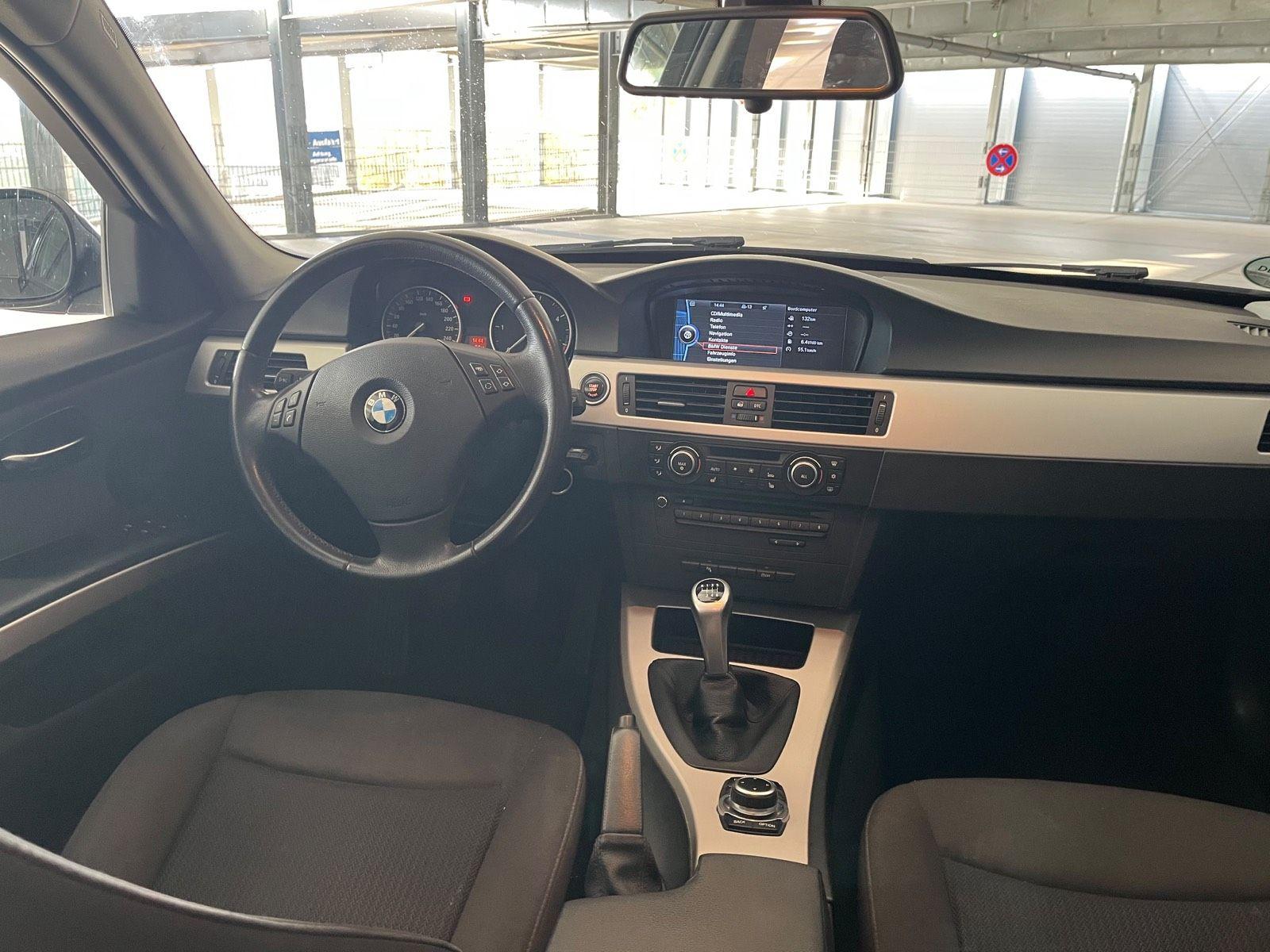 BMW 318 2010 — engine 143 HP (105kW)