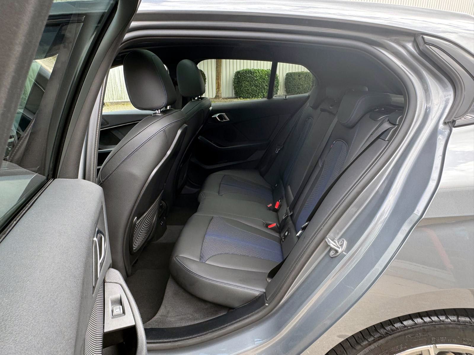Fahrzeugabbildung BMW 118i M-Sport Steptr. NAV PDC KAM PANO TEMP HIFI