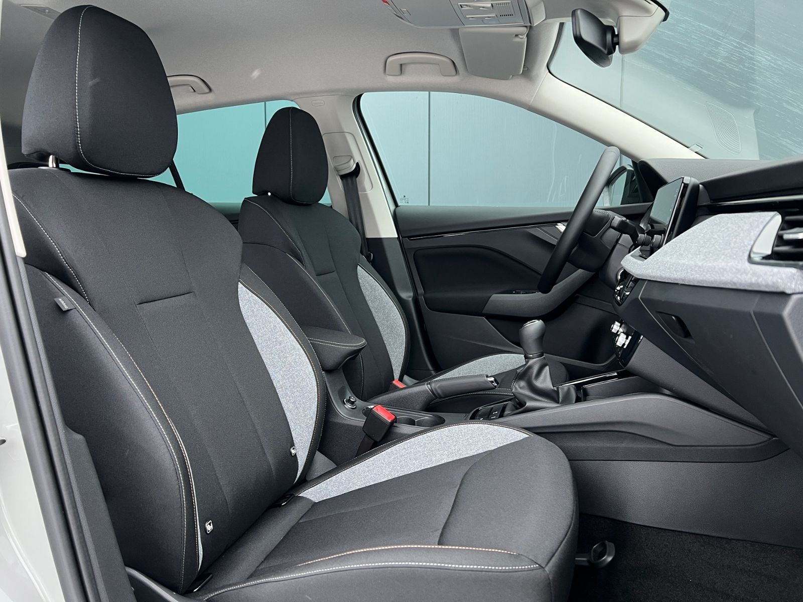 Fahrzeugabbildung SKODA Scala Drive 1.0 TSI *Black package, Vorb. AHK, L