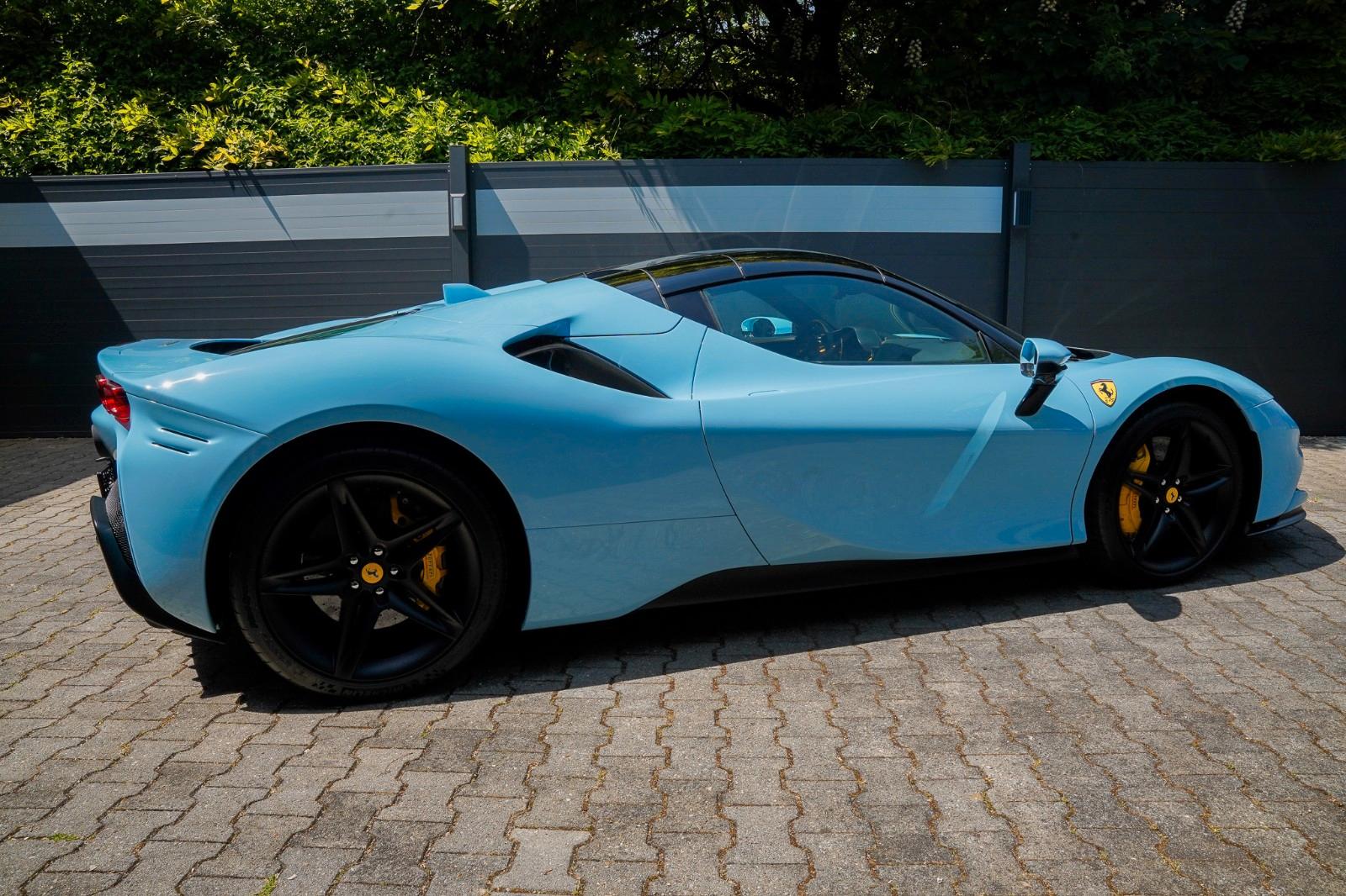 Ferrari SF90 Spider/LIFT/Azzuro La Plata