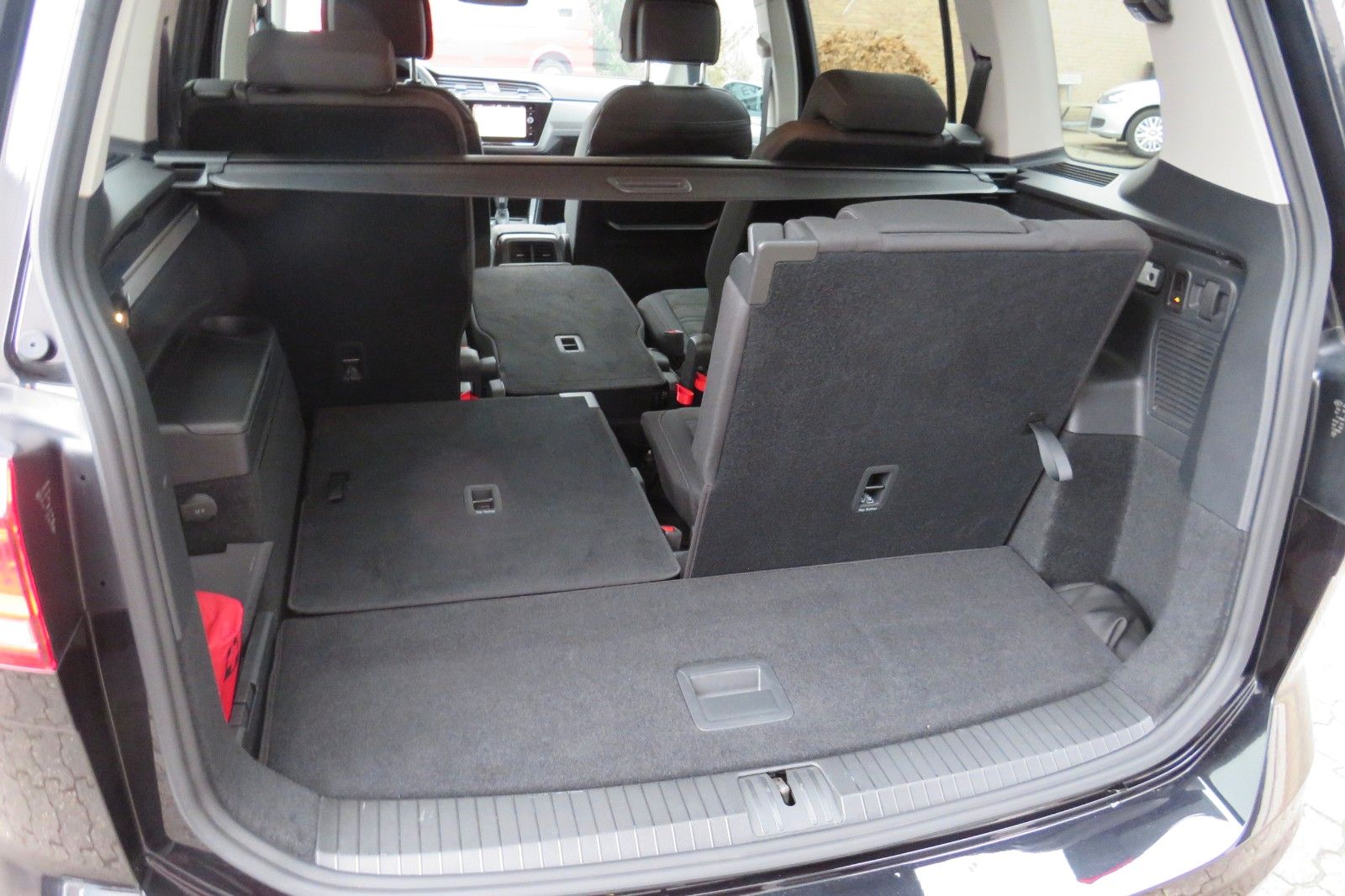 Fahrzeugabbildung Volkswagen Touran Comfort DSG AHK 7-SITZE KAMERA LED 1.H