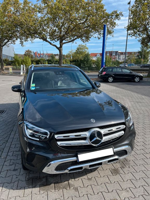Image of Mercedes-Benz GLC 300