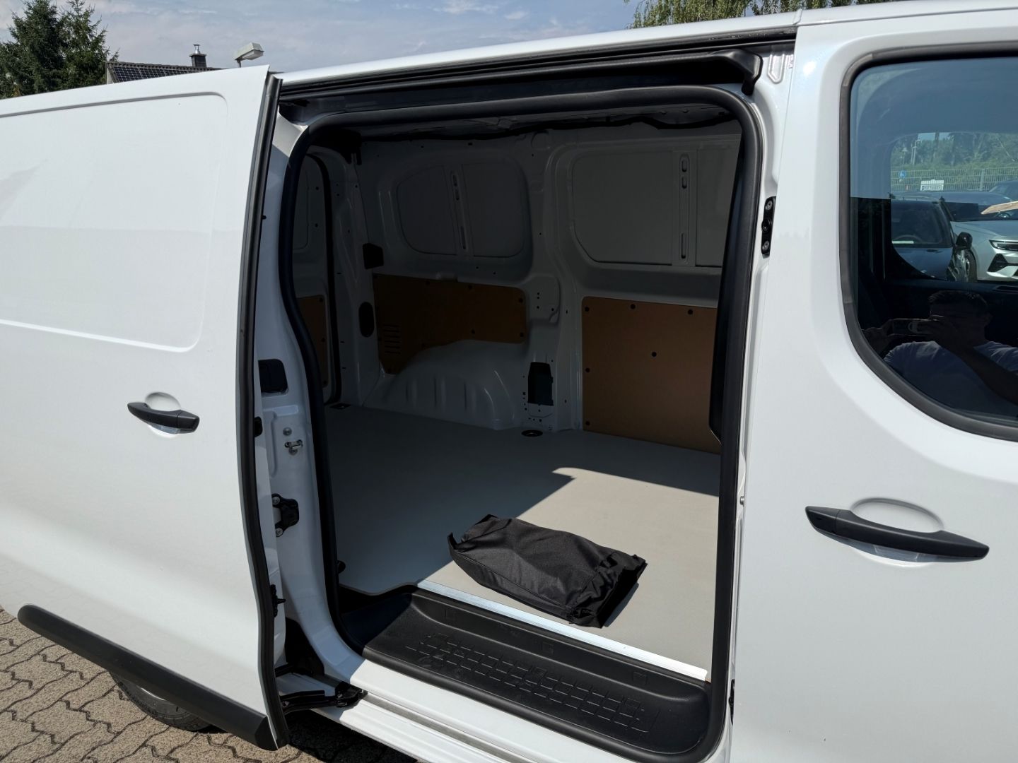 Fahrzeugabbildung Opel Vivaro -e Cargo M