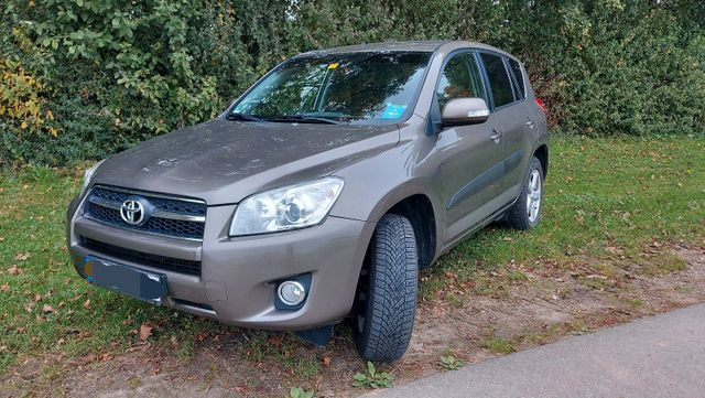 Toyota RAV 4 2,2-l-D-4D 4x2 Sol, AHK, 8-Fach