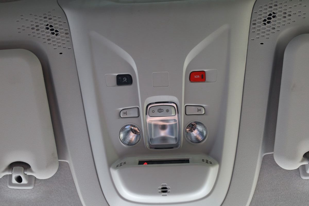 Fahrzeugabbildung Opel Combo Cargo 1,5 D Sitze- +Frontscheibe beheizt