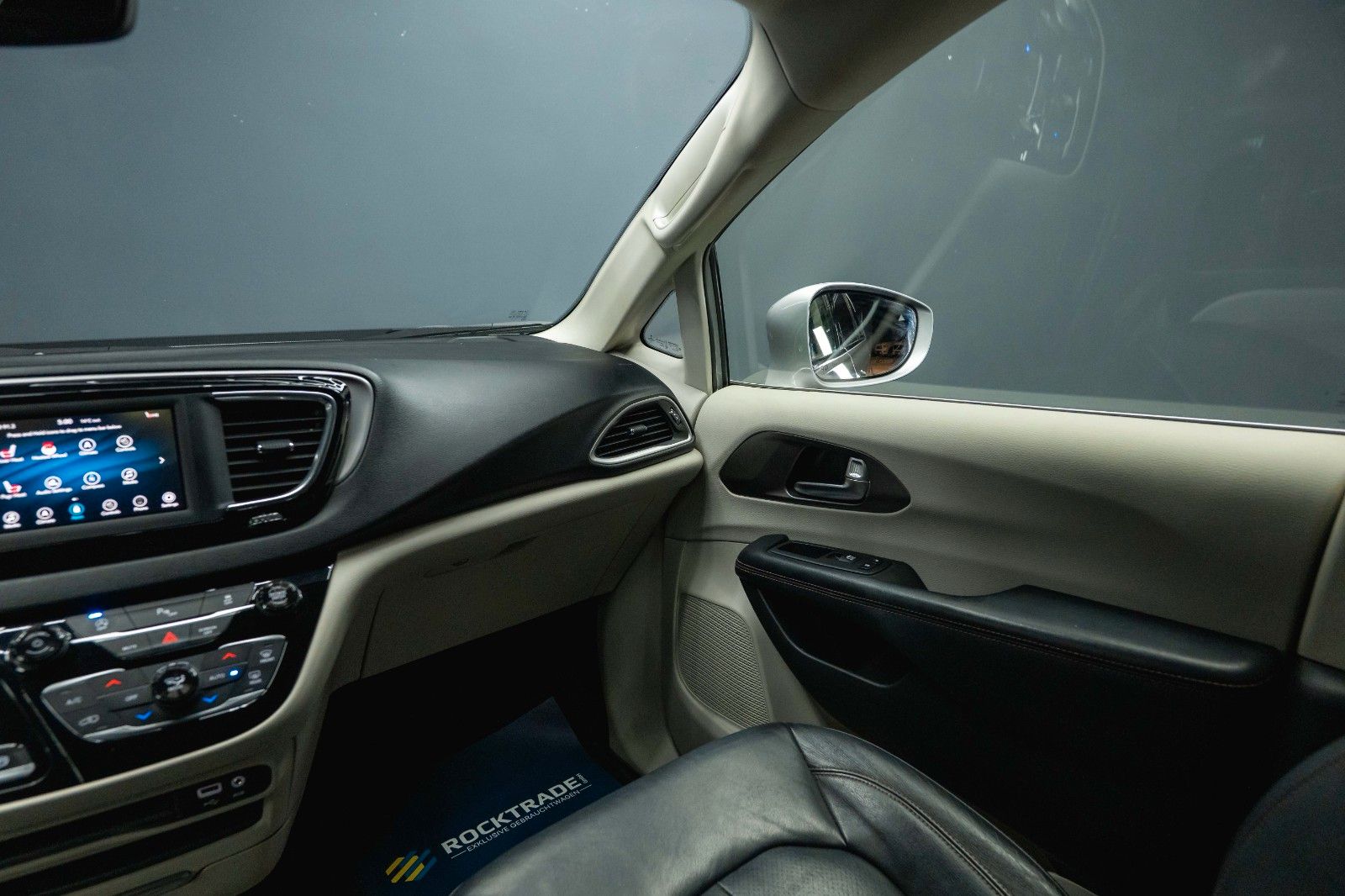 Fahrzeugabbildung Chrysler Pacifica 3.6 V6 Touring L *7 Sitze*LED*Kamera*