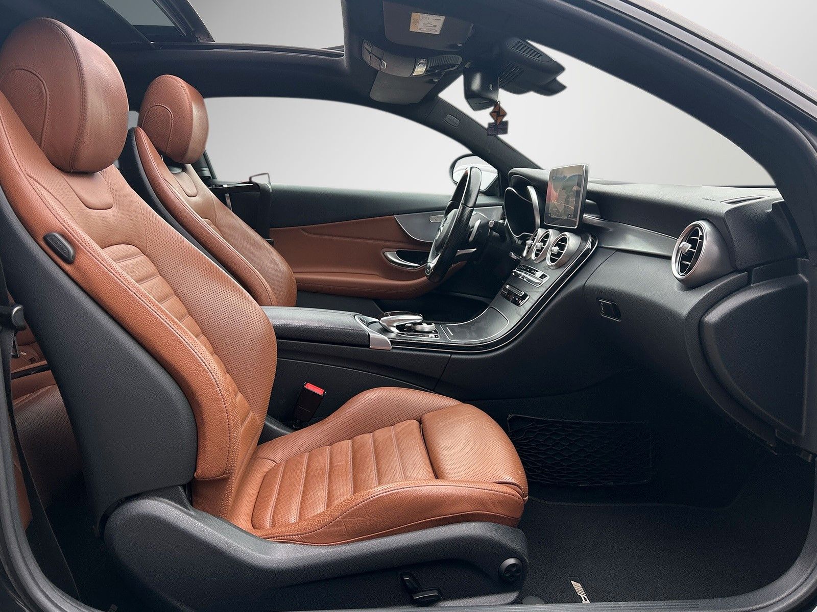 Fahrzeugabbildung Mercedes-Benz C 400 4Matic *AMG-Line*Panorama*Vollleder*Kamera
