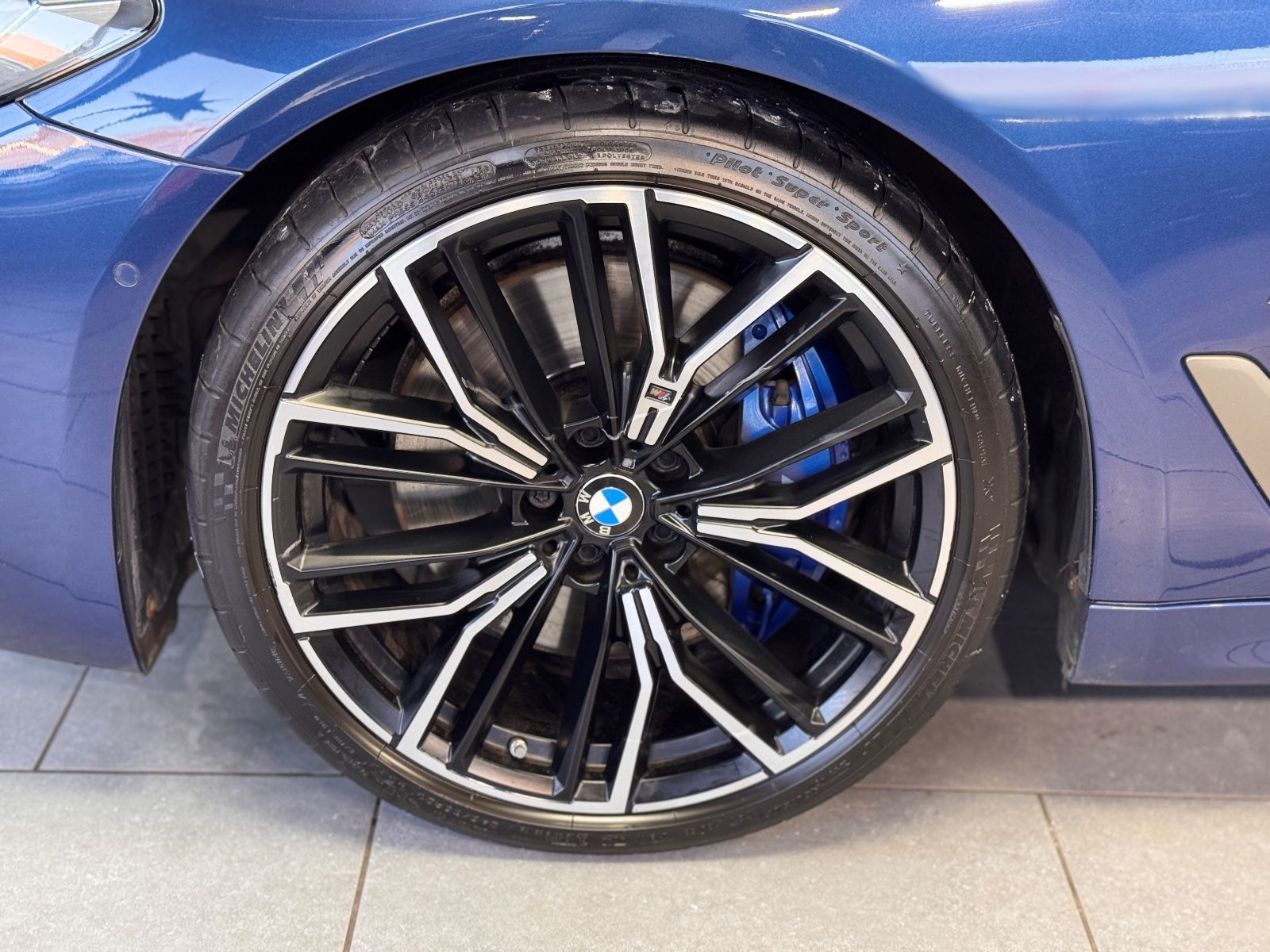 Fahrzeugabbildung BMW M550i Lim. xDrive|LASER|HEAD-UP|AHK|SCHIEBEDACH|