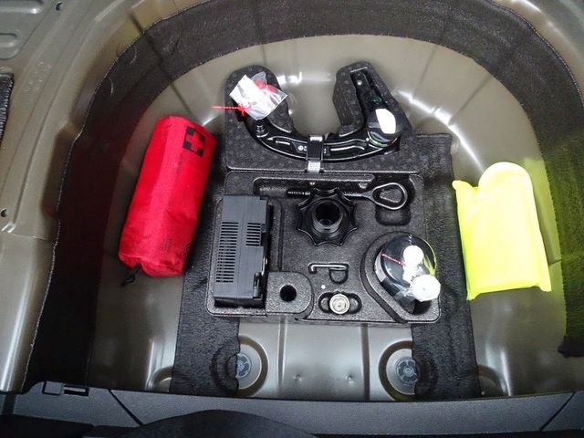T-Cross 1.0 TSI DSG Life - LED / Navi / AHZV