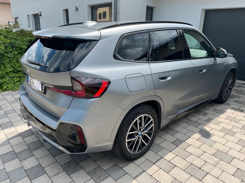 BMW iX1