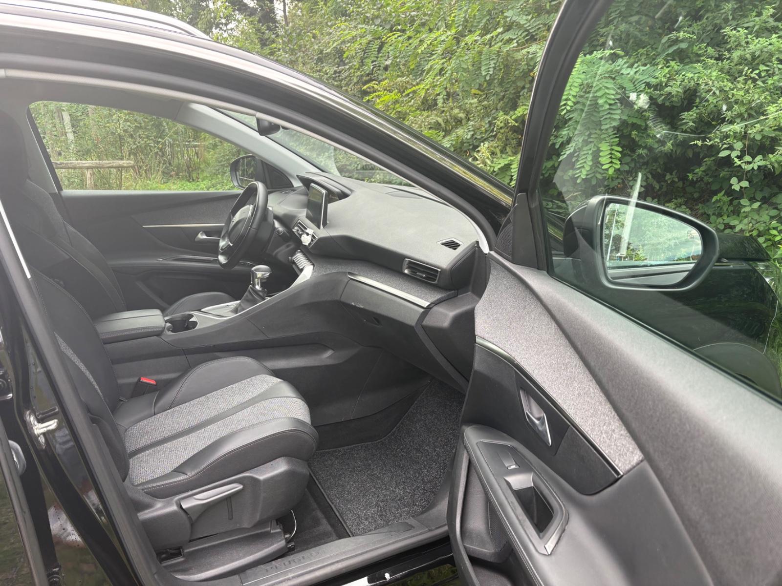 Peugeot 3008 Allure PureTech 130 .  Top gepflegt 