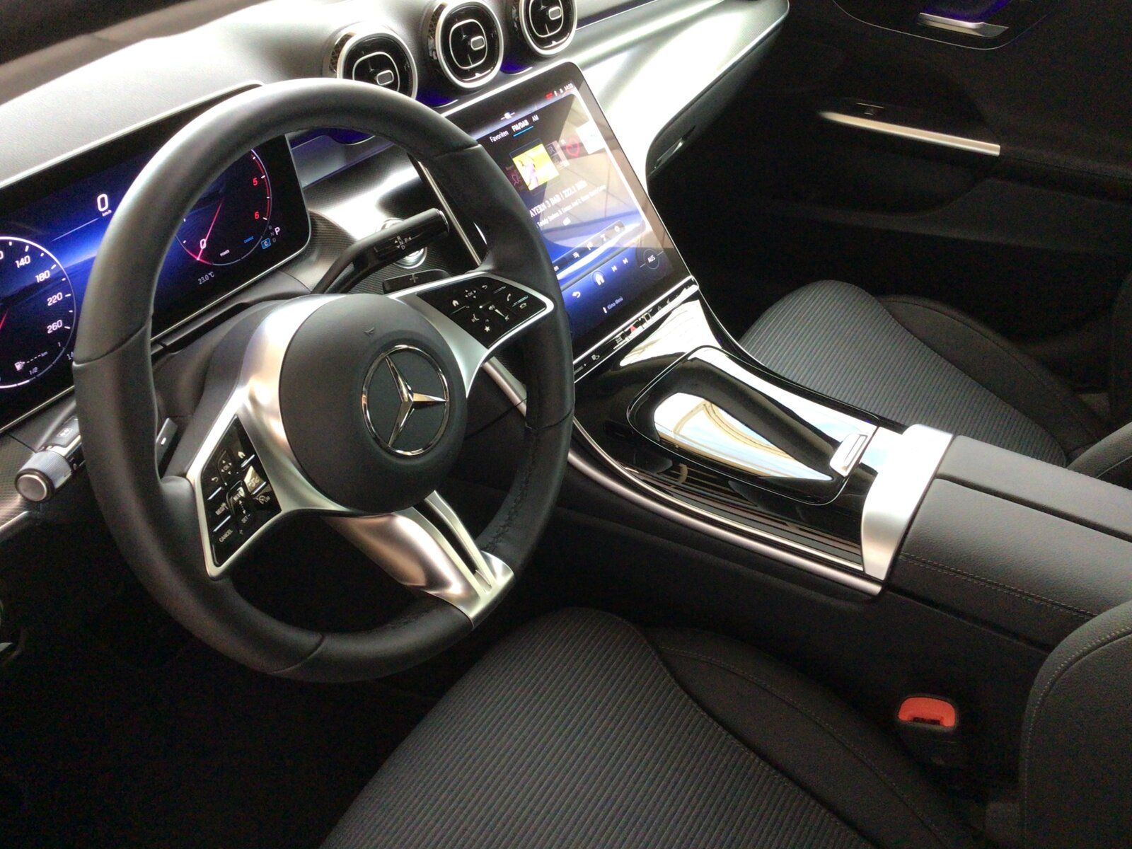 Mercedes-Benz C 220 d AVANTGARDE Advanced Totw MBUX CAR PLAY foto 9