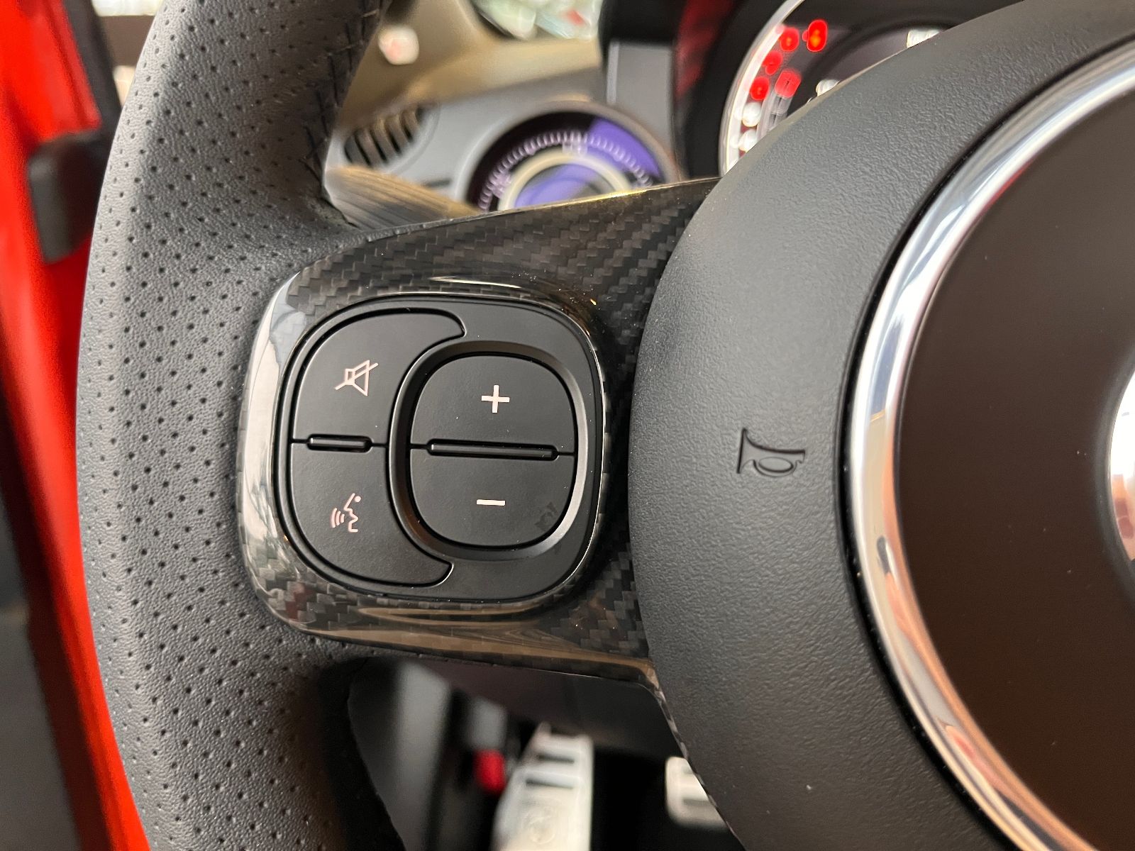 Fahrzeugabbildung Abarth 695C Competizione BEATS NAV CARPLAY