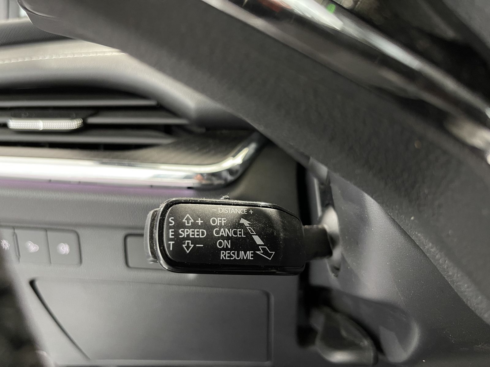 Fahrzeugabbildung SKODA Enyaq Sportline*AHK*Matrix*Alcantara**HUD*WP*