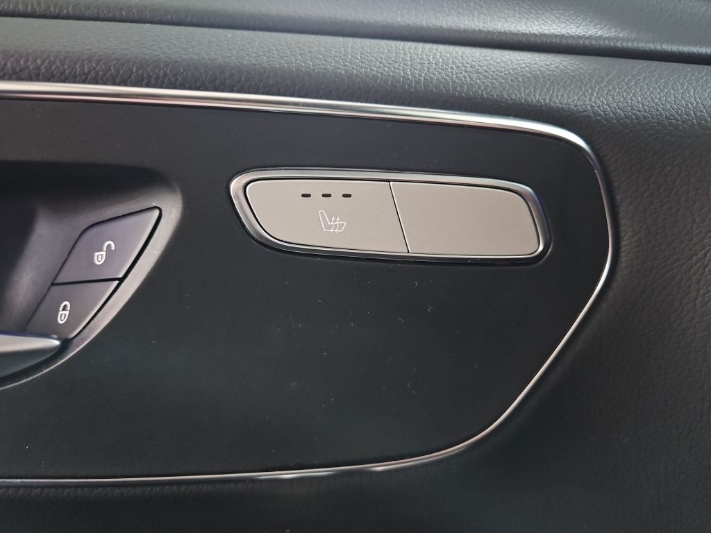 Fahrzeugabbildung Mercedes-Benz V 300 AVG extralang 8 Sitze Standhzg.EASY-PACK