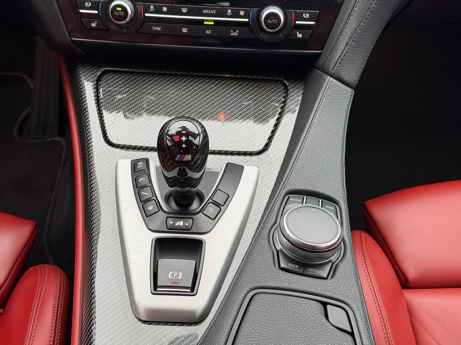 Fahrzeugabbildung BMW M6 Gran Coupe/CARBON/EXCLUSIVE/BLACK&RED/