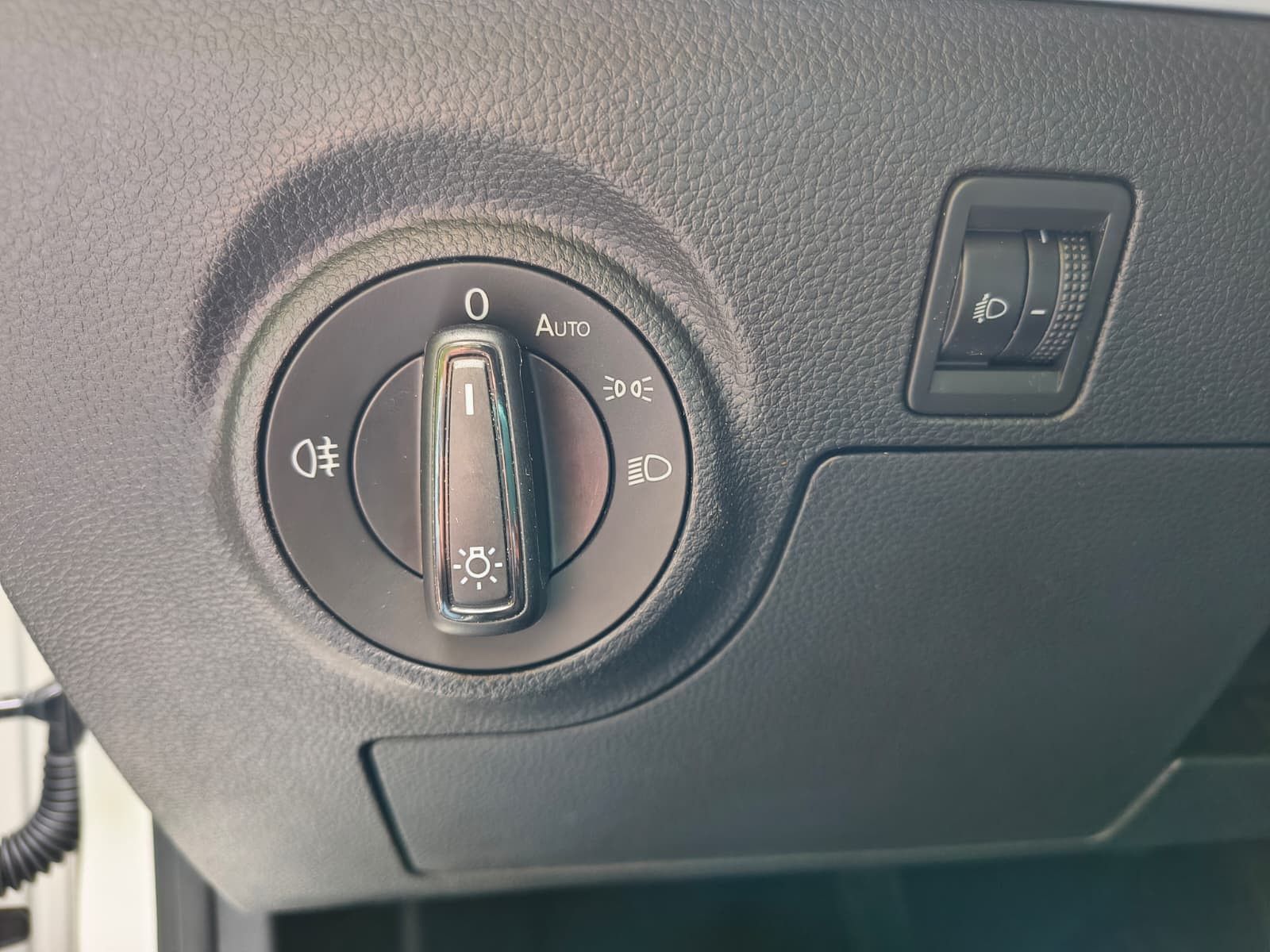 Fahrzeugabbildung SEAT Ibiza 1.0 TSI Style LED+SHZ+WINTER+SPUR+DAB+TEMP
